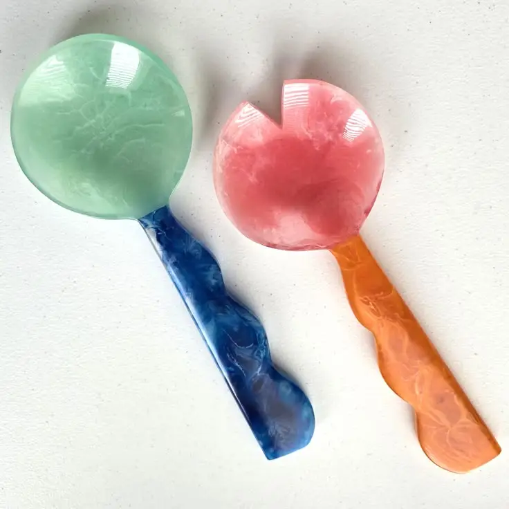 Serving spoon